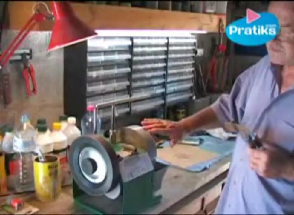Comment aiguiser un couteau avec une meule à eau - Pratiks