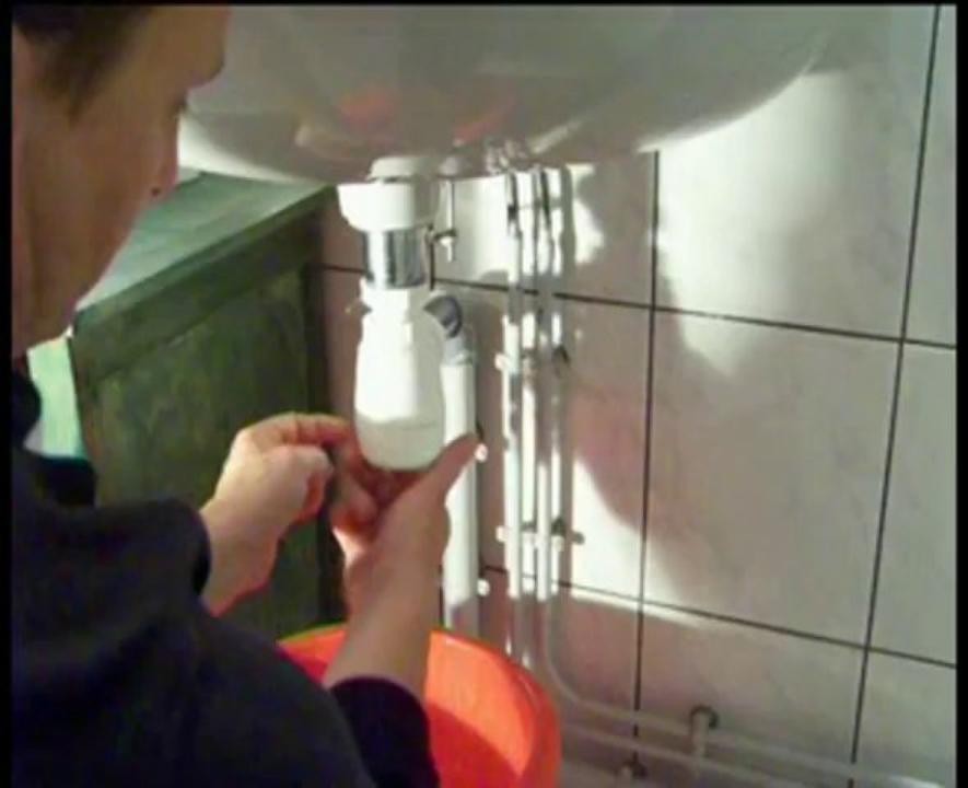 Maison - Comment déboucher un évier - plomberie - Pratiks