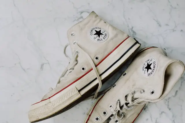 Comment laver des Converse blanche ? - Pratiks