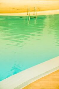 Eau de piscine verte remède de grand-mère