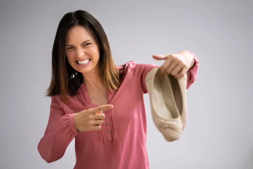 Astuces efficaces pour éliminer les mauvaises odeurs des chaussures