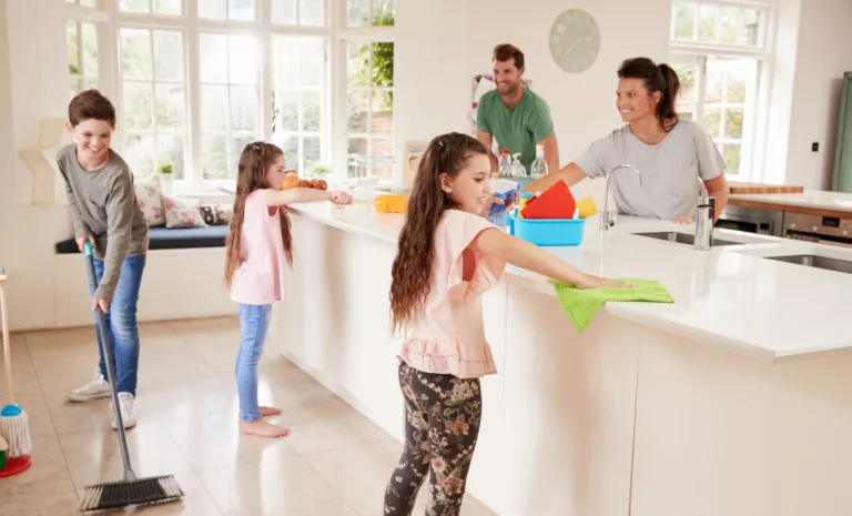 “J'ai nettoyé ma maison en 2 heures après les vacances, et voici comment !”