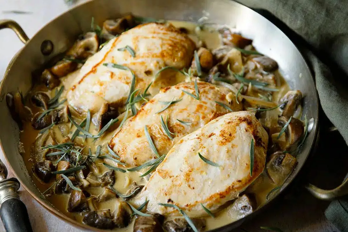 Poulet À La Moutarde, À L'estragon Et Aux Champignons