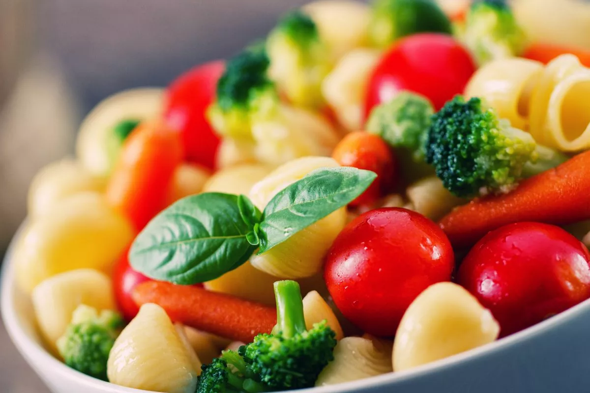 Salade De Pâtes Légères Aux Légumes Frais