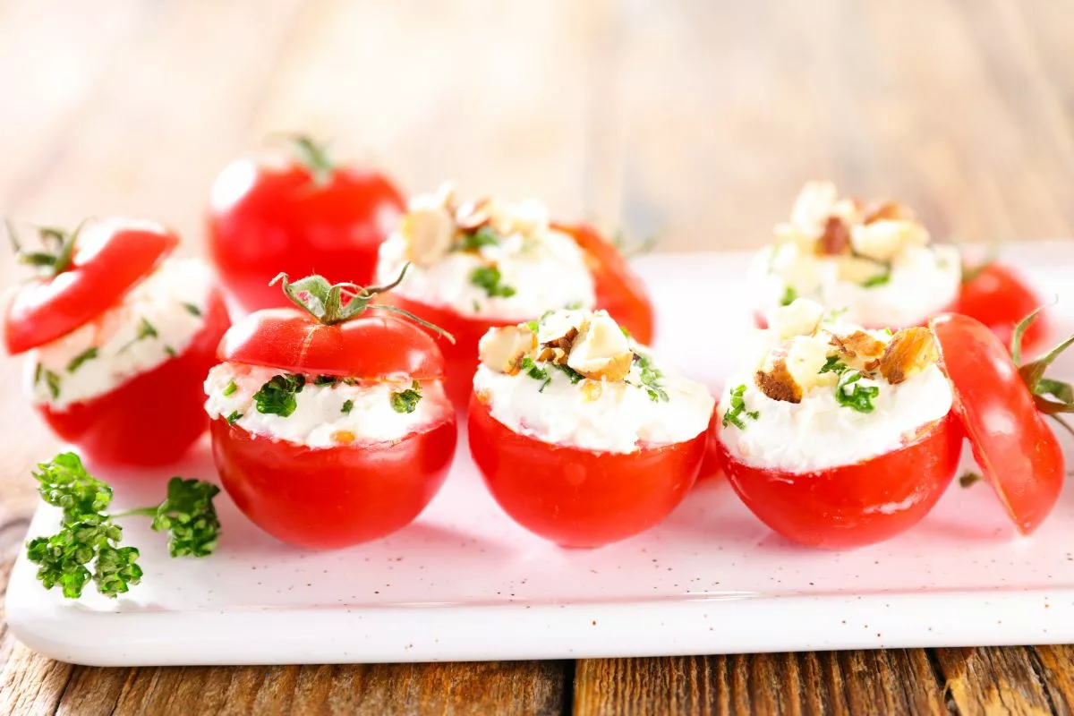 Tomates Cerise Farcies Au Chèvre Et À La Ciboulette