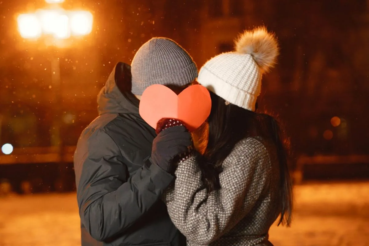 Cuffing Season La Nouvelle Tendance Des Couples De L’hiver