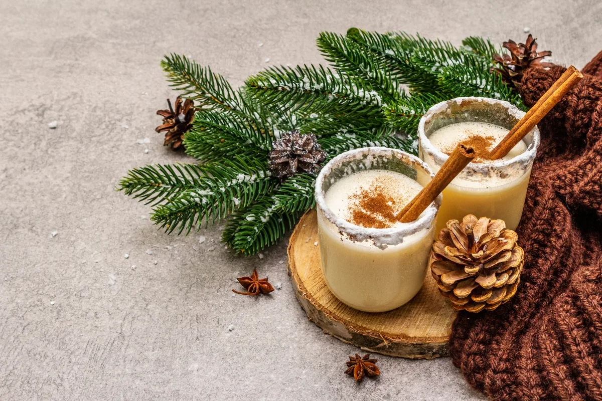 Eggnog, lait de poule, boisson américaine de Noël (avec ou sans