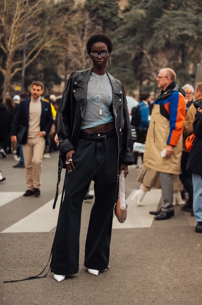 Haut Transparent Et Perfecto En Cuir Melodie Jeng Getty Images