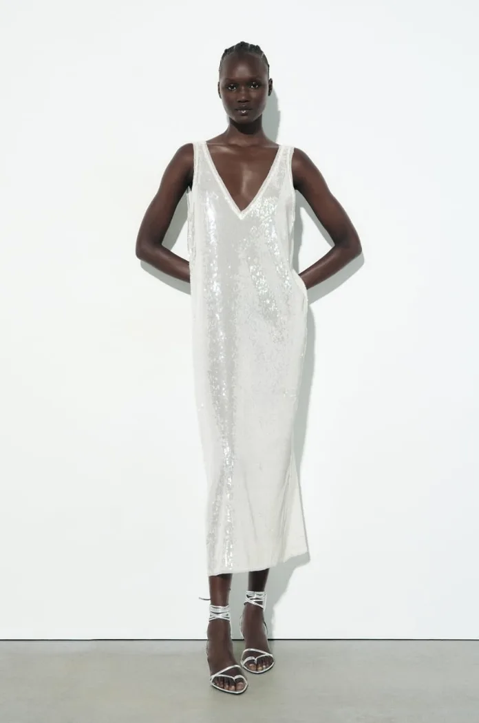 Robe En Sequins Blanche Avec Un Col En V