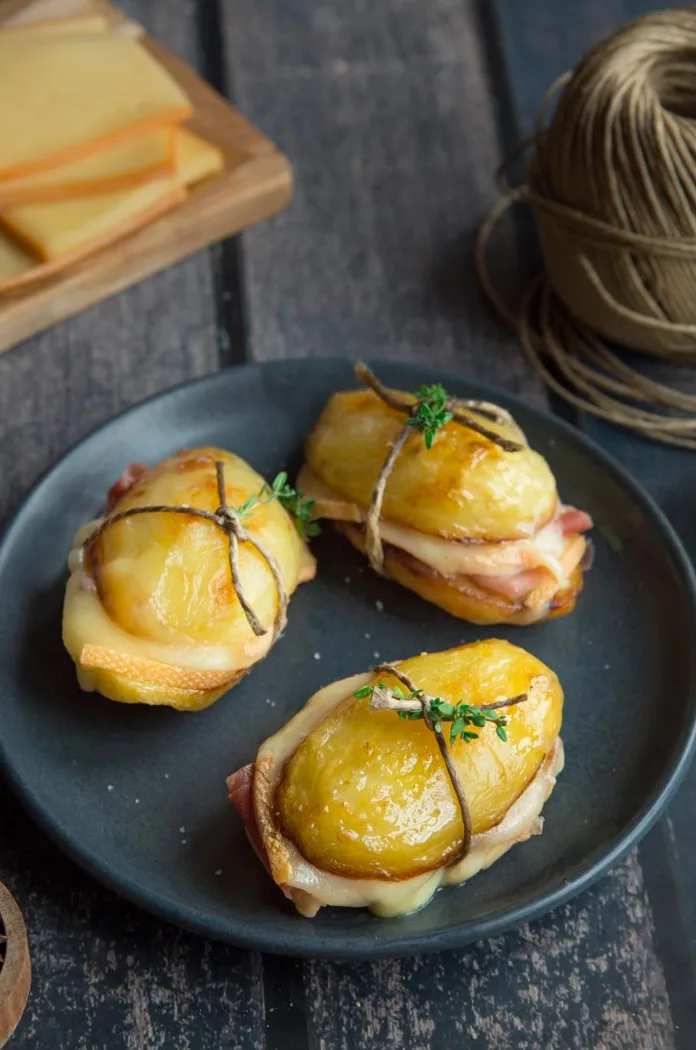 Raclette Sous Forme De Sandwich À La Pomme De Terre