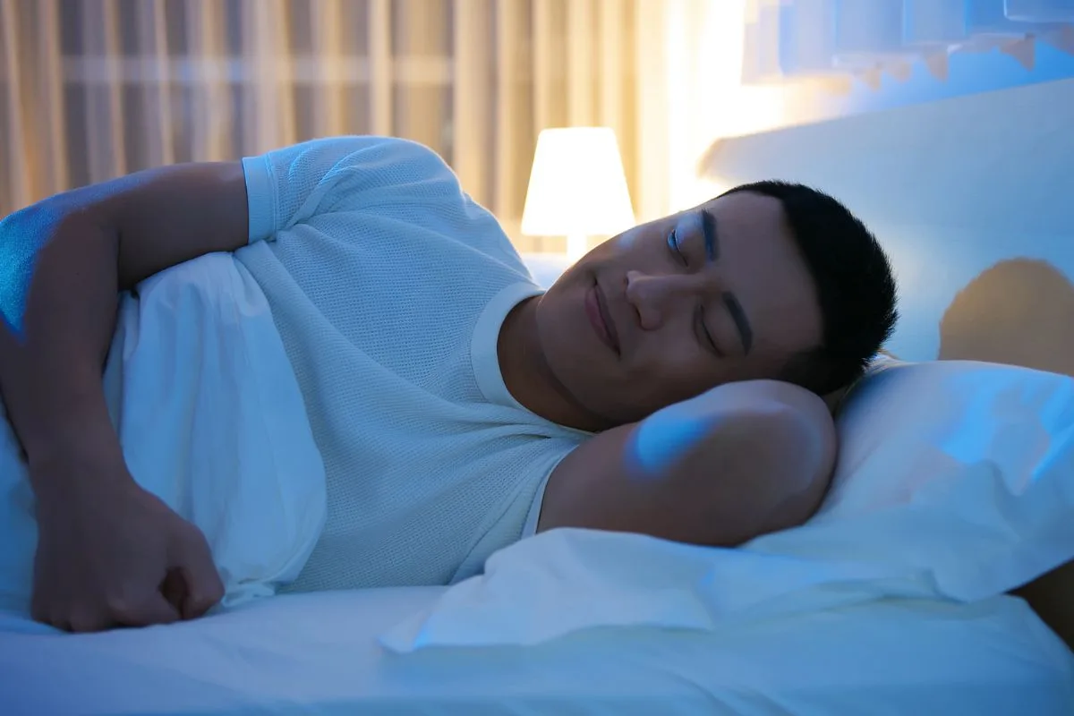 Lumière douce et relaxante pour un sommeil paisible dans la chambre à coucher.