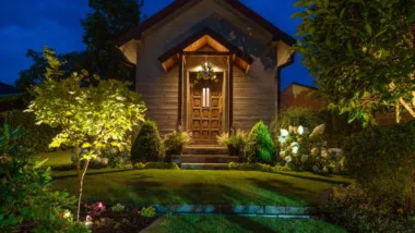 Éclairage extérieur créatif : 05 idées lumineuses pour mettre en valeur votre jardin la nuit !