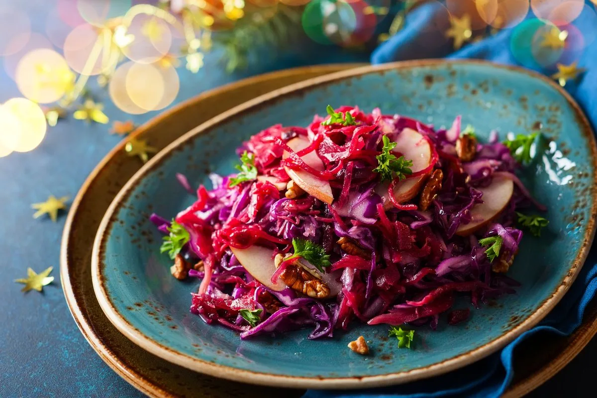 Recette de salade d'hiver au chou rouge et pomme.