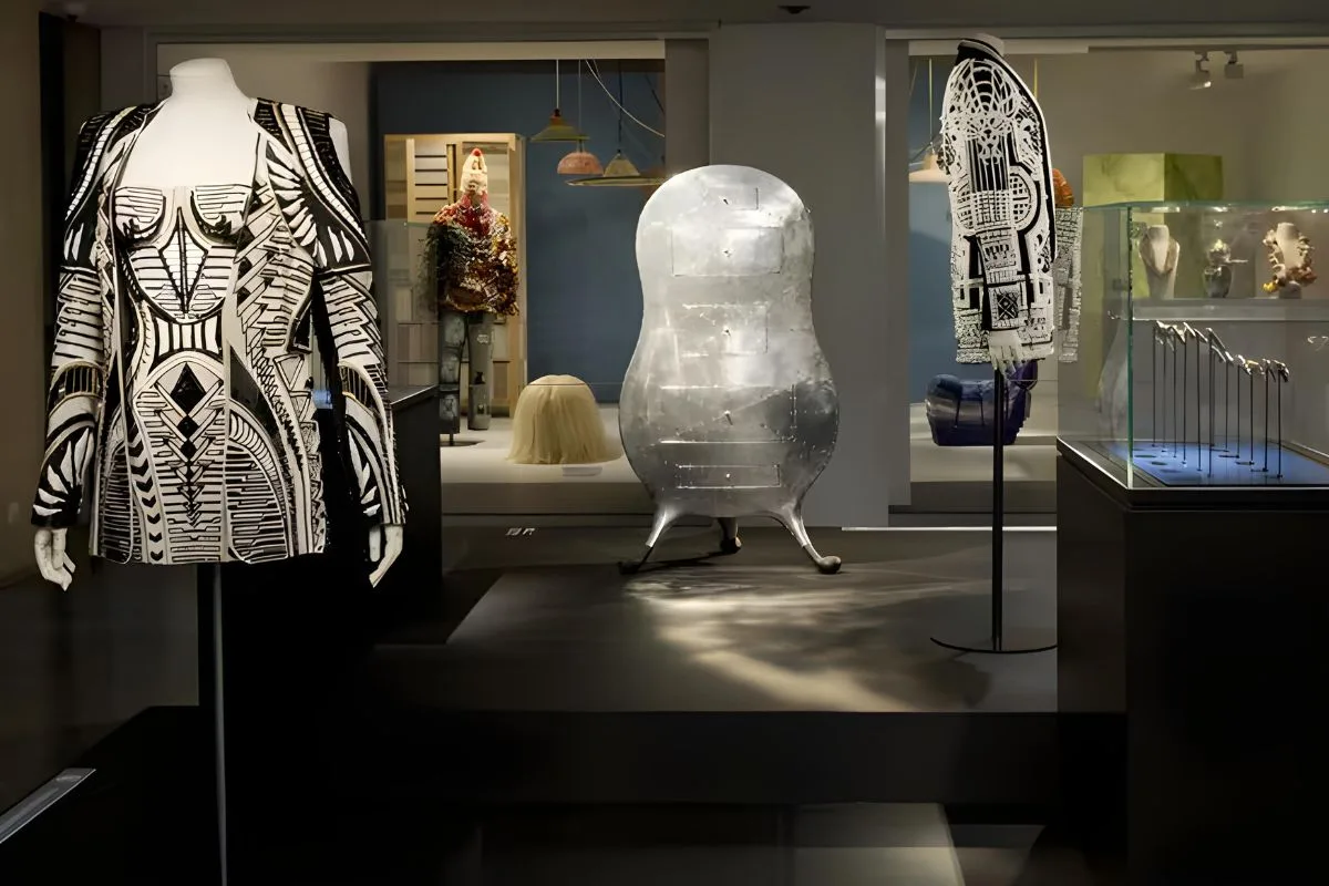 Balmain Et L'ouest Américain au Musée des arts décoratifs de Paris