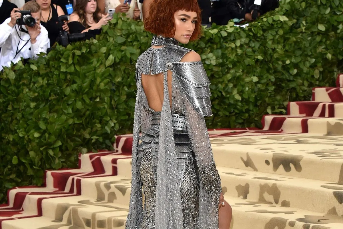 Zendaya Au Met Gala De Jeanne D'arc à Cendrillon