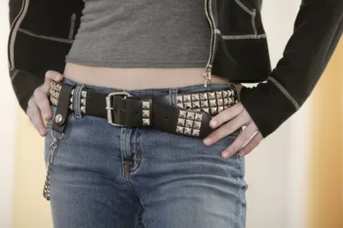 La ceinture cloutée : un retour inattendu qui va vous épater !