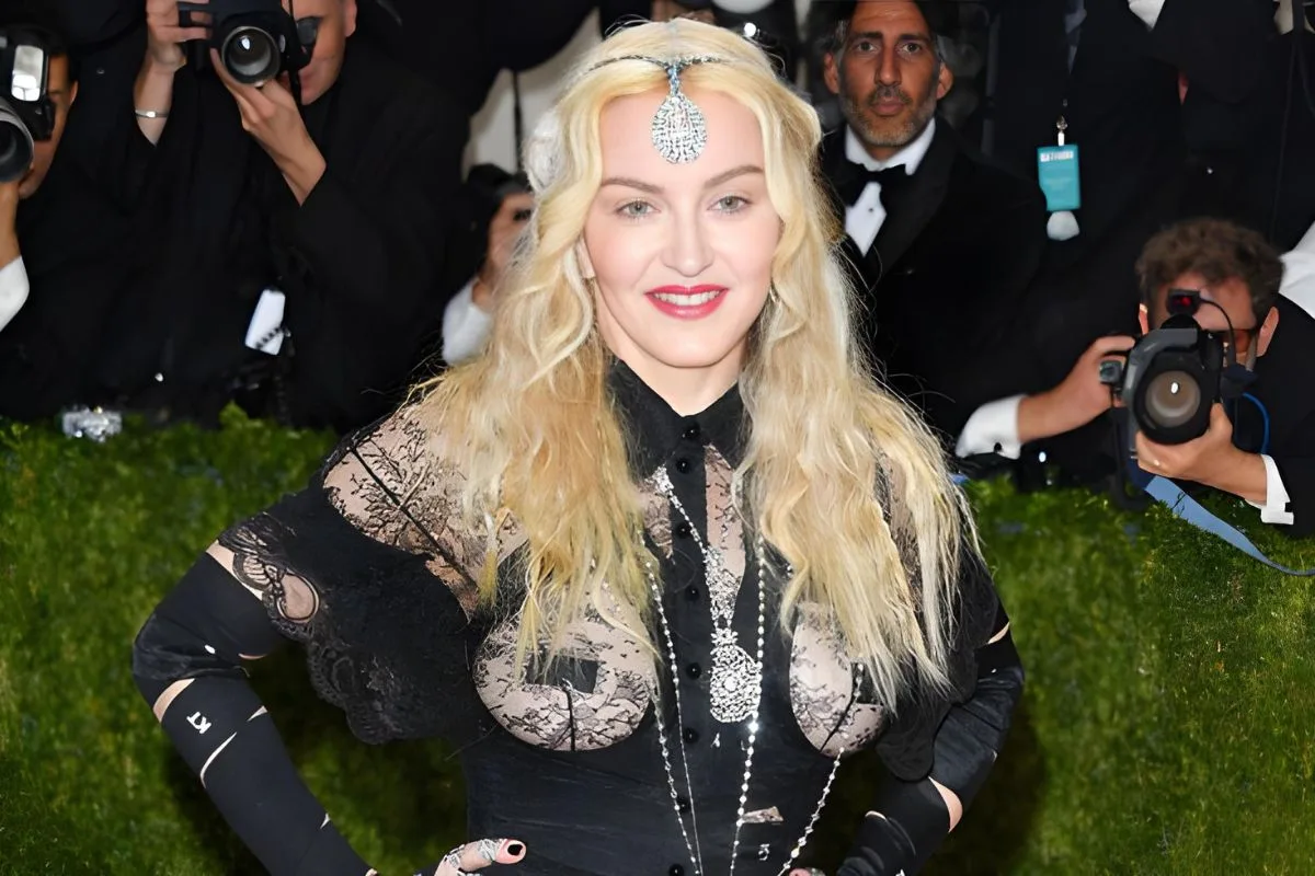Madonna au Met Gala 2016 : l'expression du confort par Riccardo Tisci