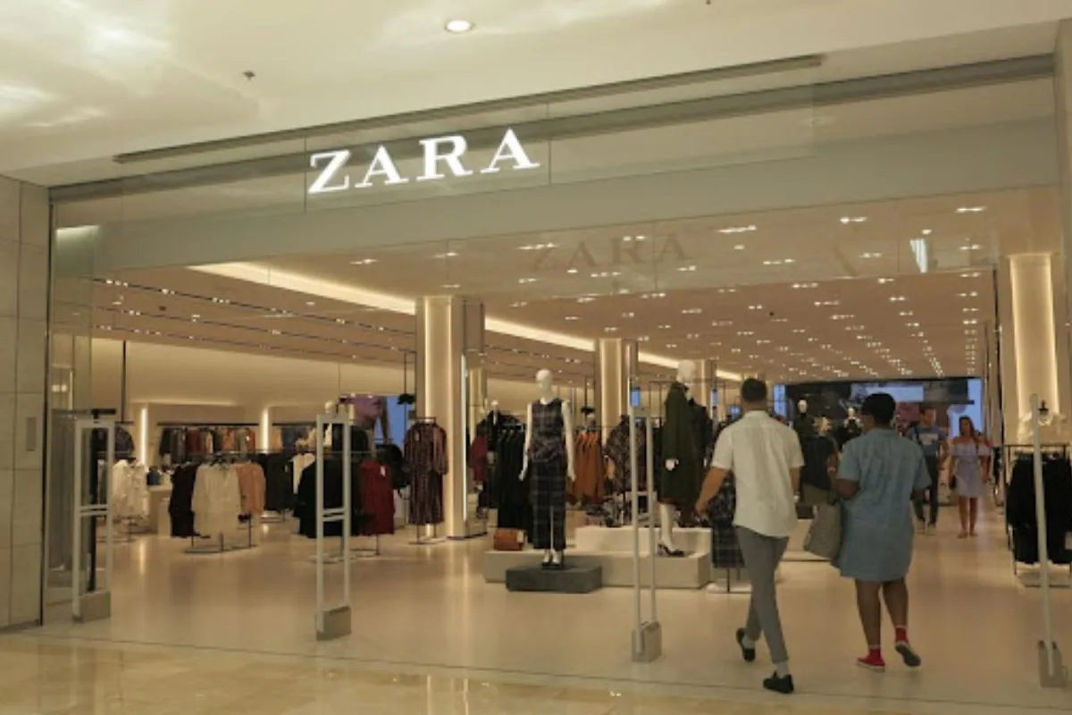 La combinaison en jean Zara, la nouvelle pièce phare de la marque