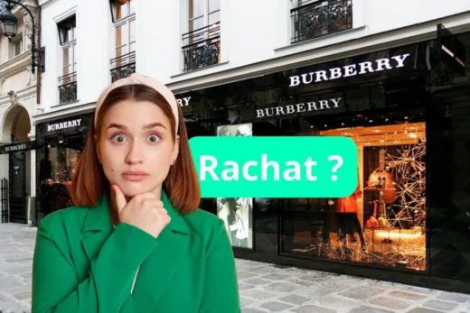 Femme surprise devant un magasin Burberry, réfléchissant à l'impact d'un potentiel rachat.