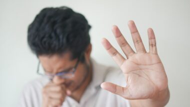 Arrêter De Tousser En 5 Minutes